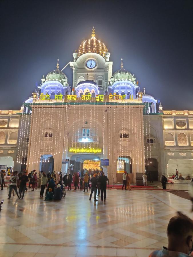 Hotel 56 - 200 Meter From Golden Temple Amritsar Buitenkant foto