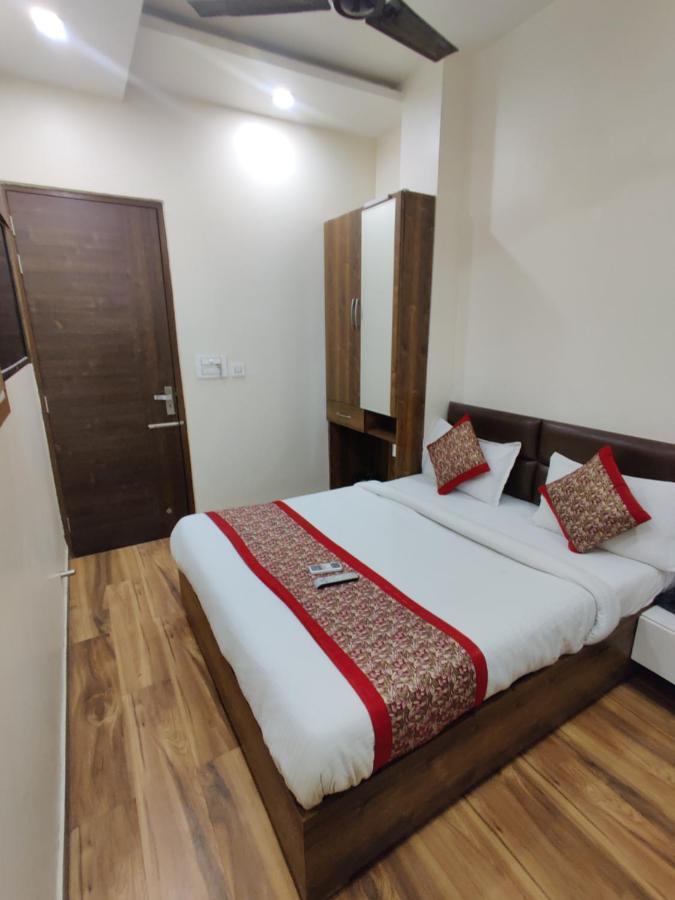 Hotel 56 - 200 Meter From Golden Temple Amritsar Buitenkant foto