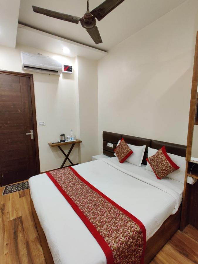 Hotel 56 - 200 Meter From Golden Temple Amritsar Buitenkant foto