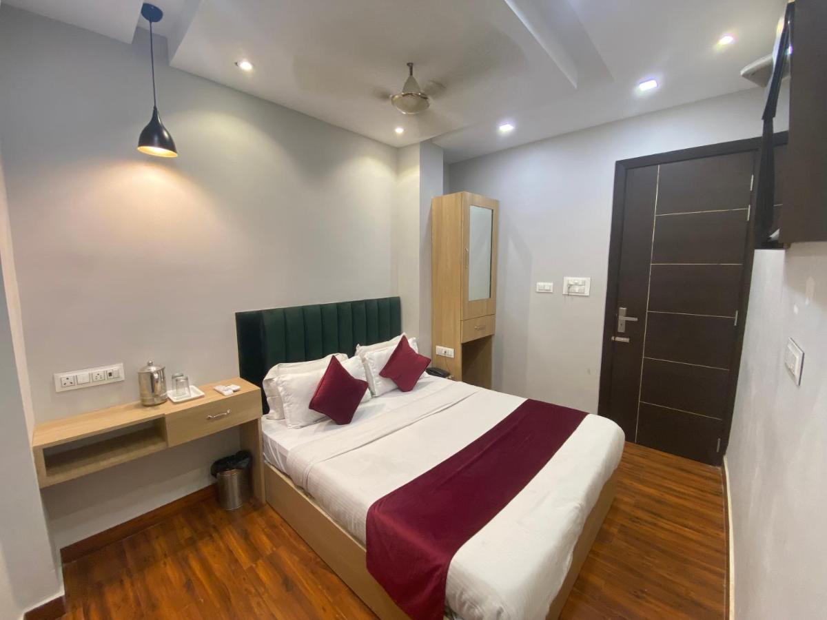 Hotel 56 - 200 Meter From Golden Temple Amritsar Buitenkant foto