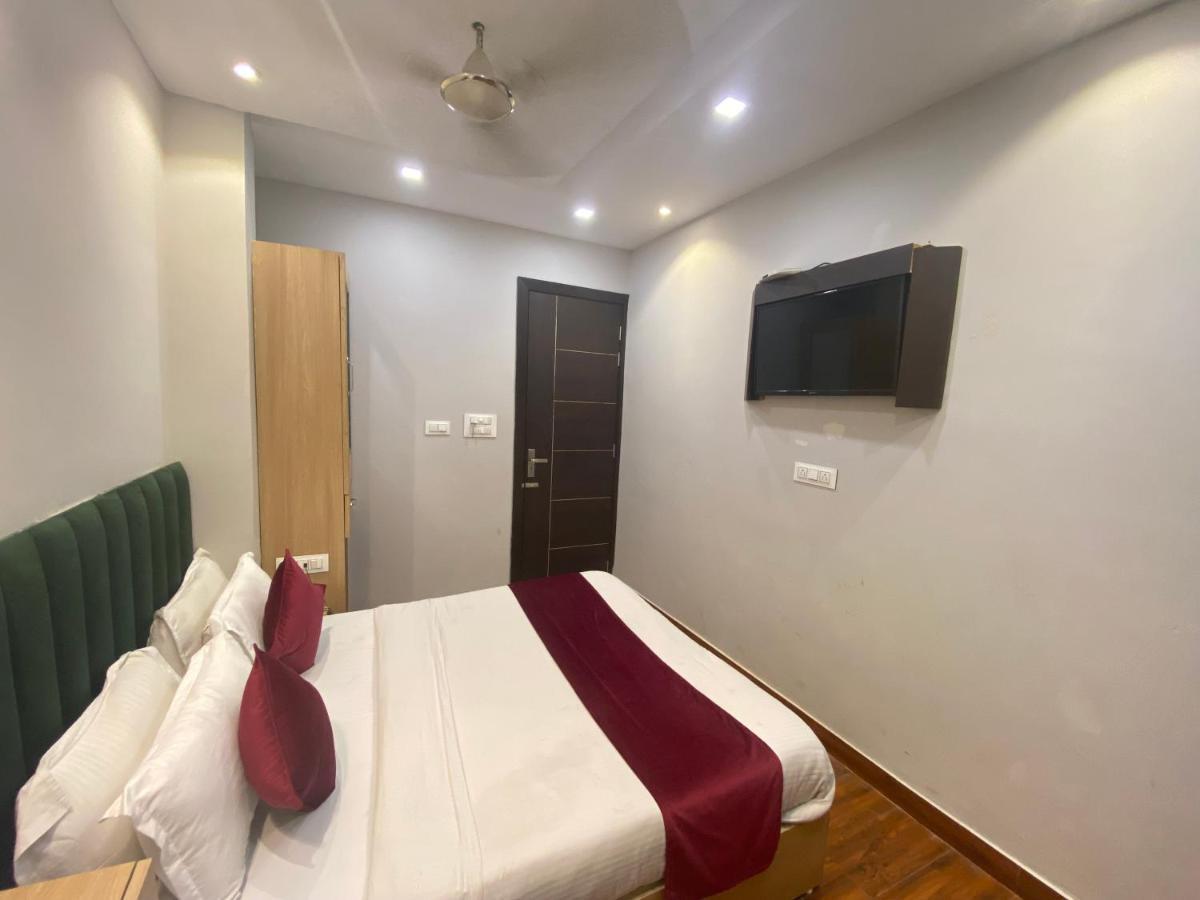 Hotel 56 - 200 Meter From Golden Temple Amritsar Buitenkant foto