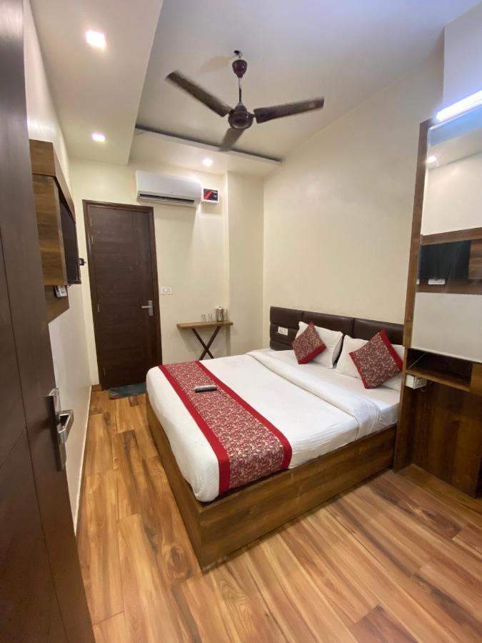 Hotel 56 - 200 Meter From Golden Temple Amritsar Buitenkant foto