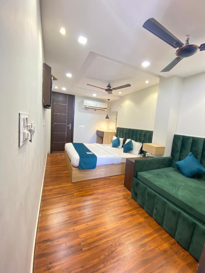 Hotel 56 - 200 Meter From Golden Temple Amritsar Buitenkant foto