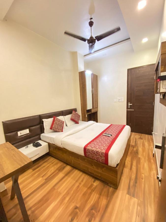 Hotel 56 - 200 Meter From Golden Temple Amritsar Buitenkant foto